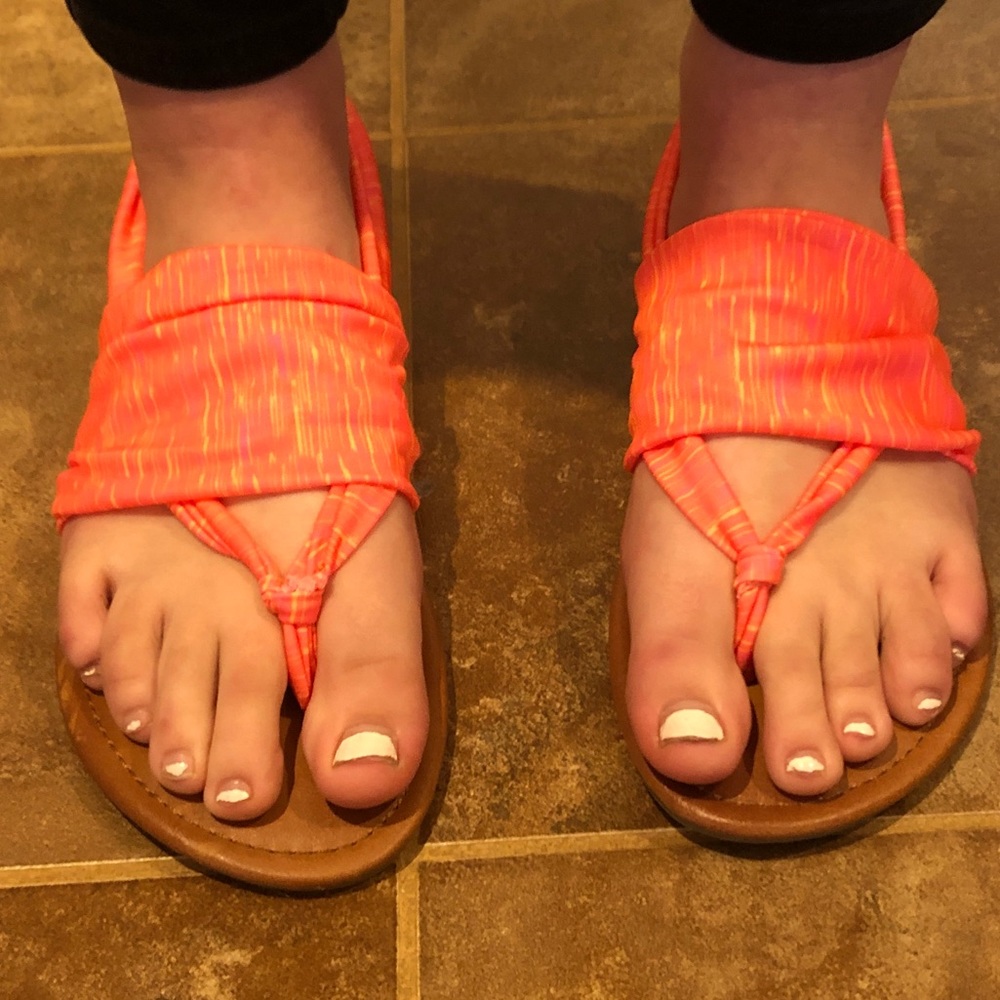 NWOT So Frisbee Sandals